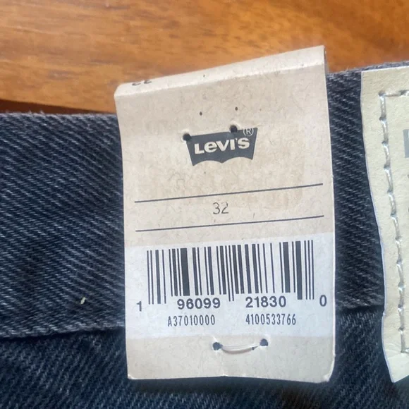 NWT Levi's Silvertab™ High-Rise Mom Jean Shorts Black 32 - Picture 6 of 12